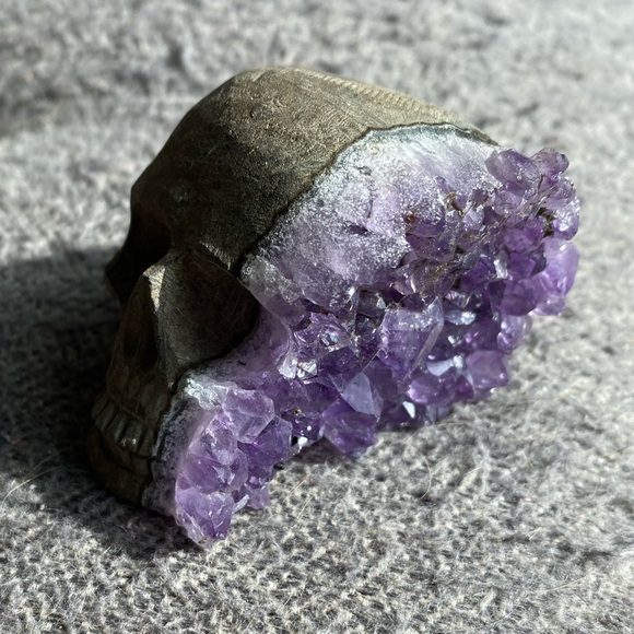 Skull + Amethyst crystal  💀 💎 - Picture 3 of 4